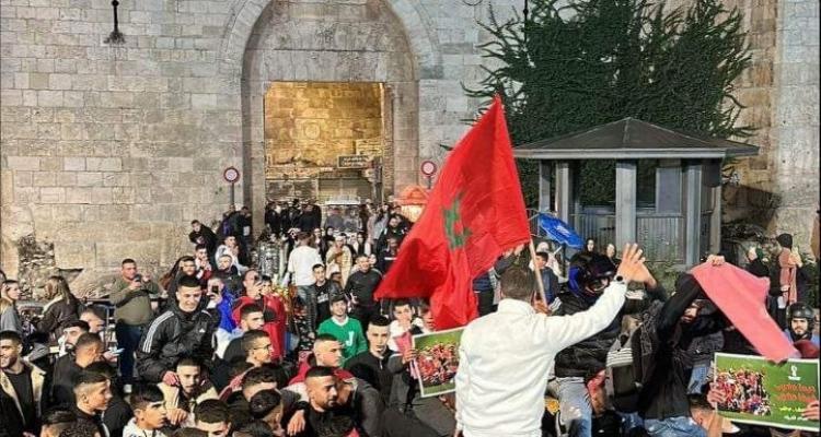 بالفيديو.. قوات الاحتلال تطارد الفلسطينين أثناء احتفالهم بفوز المغرب بالقدس