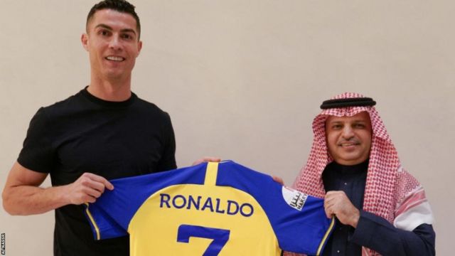 هل يصل راتب رونالدو لمليون يورو يوميًا مع النصر السعودي؟..النادي يرد