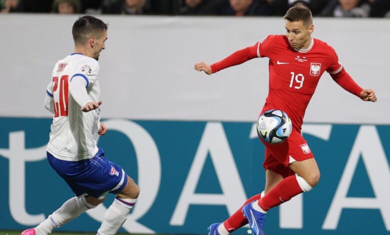 ألبانيا تفوز على التشيك بثلاثية وتعزز الصدارة.. وبولندا تتغلب على جزر فارو 2-0