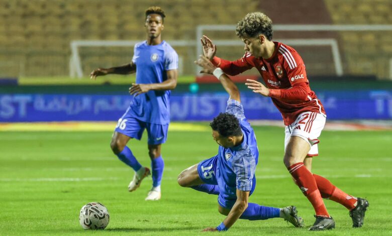 التعادل السلبي يفرض نفسه على مواجهة الأهلي وسموحة بالدوري المصري