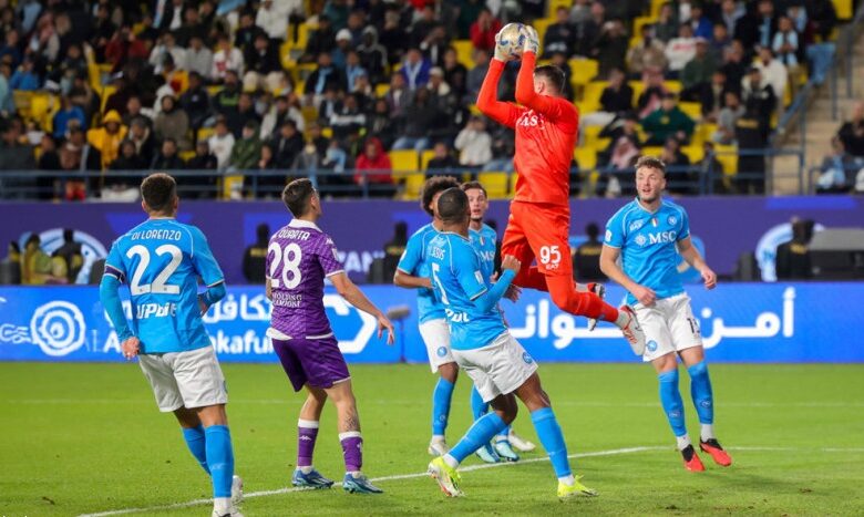 نابولي يتفوق على فيورنتينا 3-0 ويتأهل لنهائي كأس السوبر الإيطالي