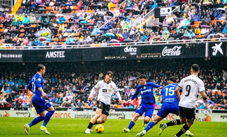 فالنسيا يتجاوز خيتافي 1-0 ويعود للانتصارات في الدوري الإسباني