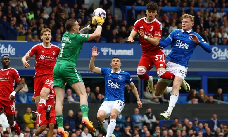 إيفرتون يفوز على نوتنجهام 2-0 وينعش آماله في البقاء بالدوري